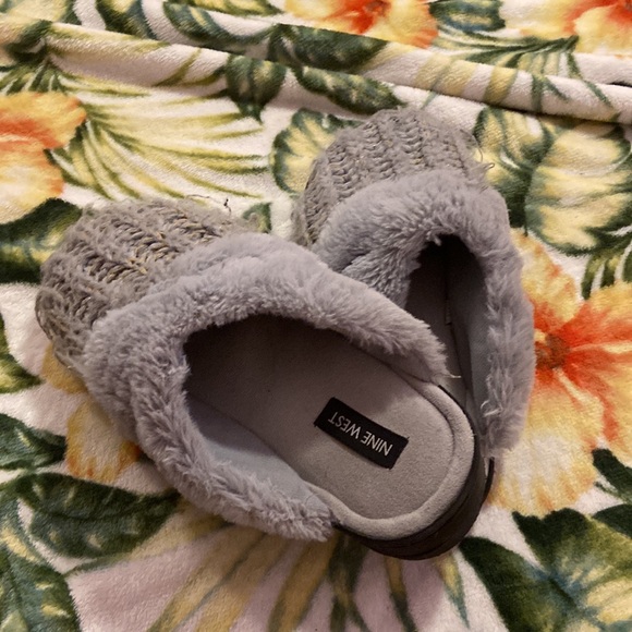 Cozy slippers with knitted faux fur top - Picture 5 of 5